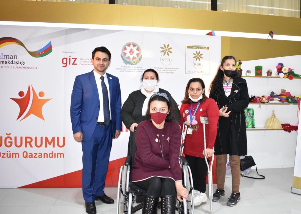 Beynəlxalq Əlillər Günü münasibətilə “Uğurumu özüm qazandım” layihəsinin təqdimatı və sahibkarların əl işlərindən ibarət satış yarmarkası keçirilib.