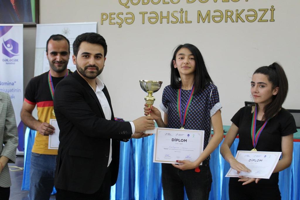 Tələbələr arasında “Xəmsə” milli intellektual oyunu təşkil edilmişdir.