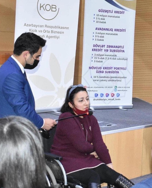 10 ildir əlilliyi olan insanlarla işləyirik.